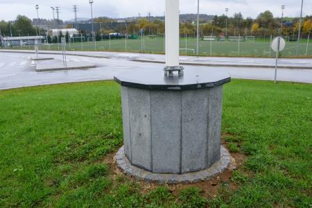 Stanje krožišča pred in po vandalizmu 3